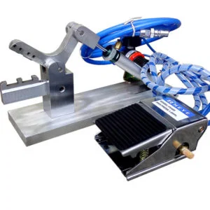 วางลวดด้านในบนที่ยึดกรงเล็บลวดพลาสติก