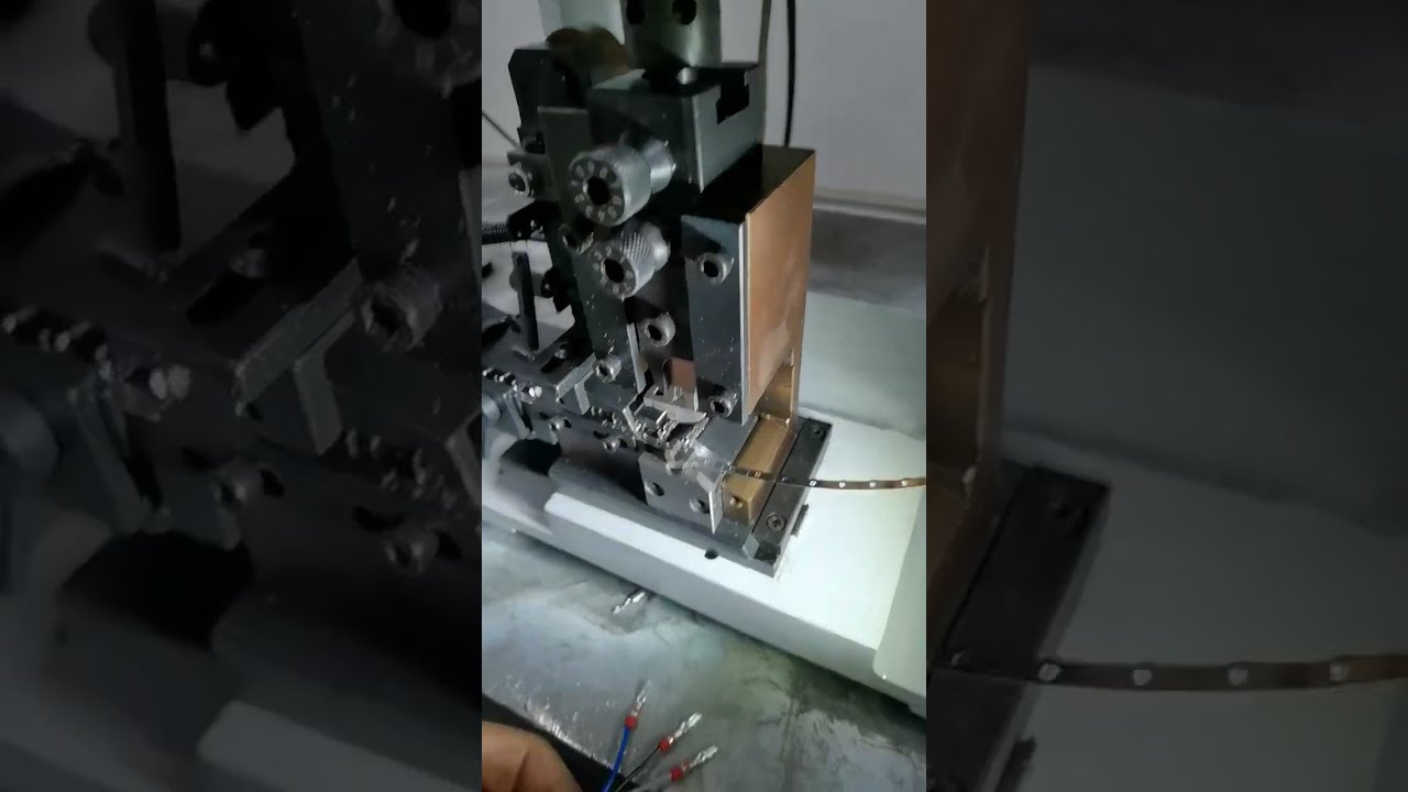 คลิปจริง! เครื่องเสียบปลั๊กกันน้ำและ crimping ขั้วต่อ อุปกรณ์โรงงานอัตโนมัติ #โรงงาน #เครื่องจักร